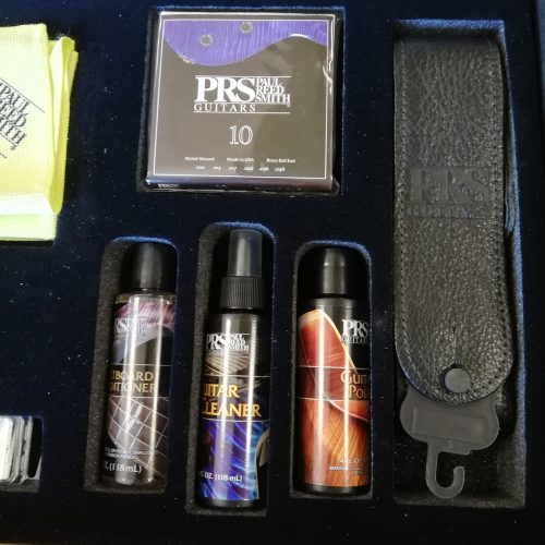 PRS GUITARIST KIT SET DI ACCESSORI PULIZIA E TRACOLLA