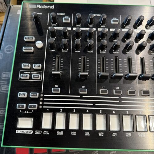 ROLAND TR8 RHYTHM PERFORMER DRUM MACHINE USATO