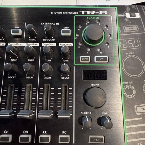 ROLAND TR8 RHYTHM PERFORMER DRUM MACHINE USATO