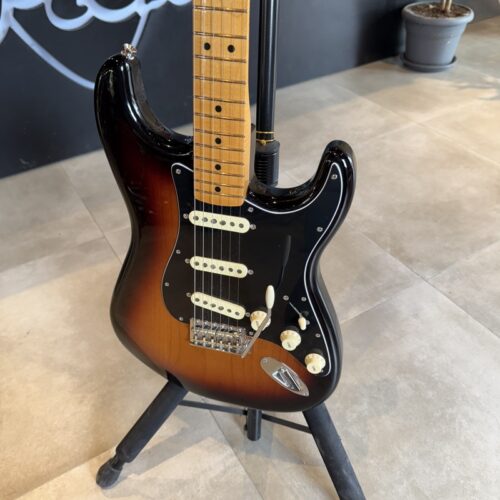 FENDER STRATOCASTER VINTERA II '70 SUNBURST USATO